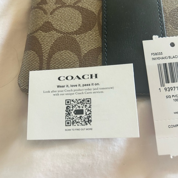 Coach wristlet - Picture 10 of 10